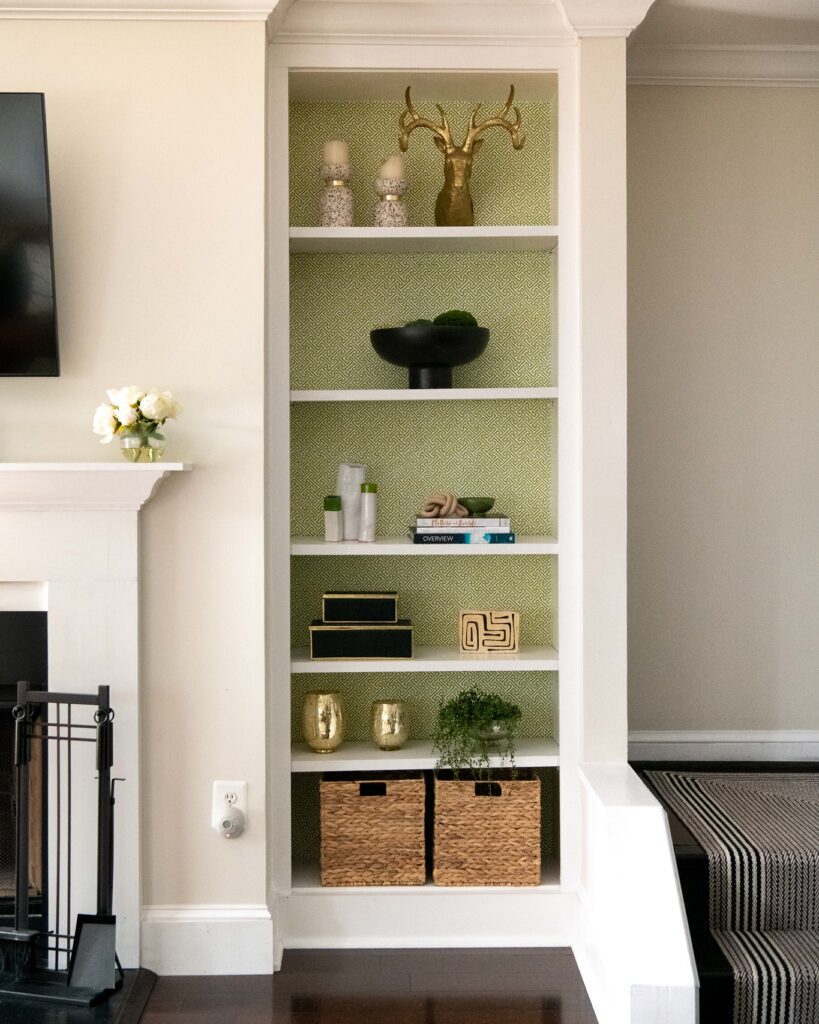 Green wallpaper in bookshelves